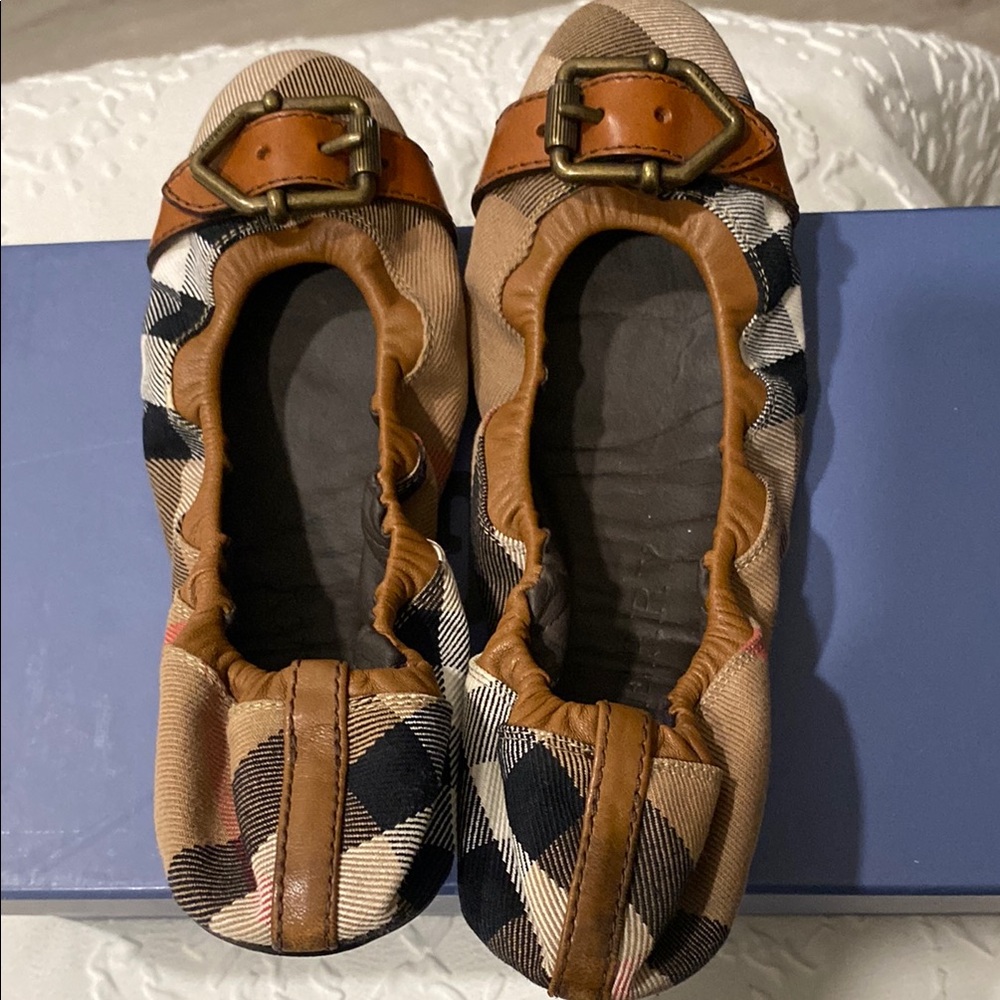 Stylish Women's Checkered Flats- Burberry